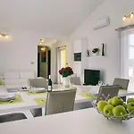 Mit Grossem Garten Und Grillbereich Valtura