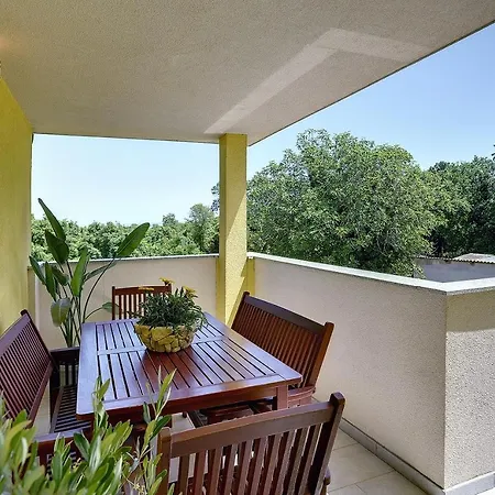 Mit Grossem Garten Und Grillbereich * Valtura