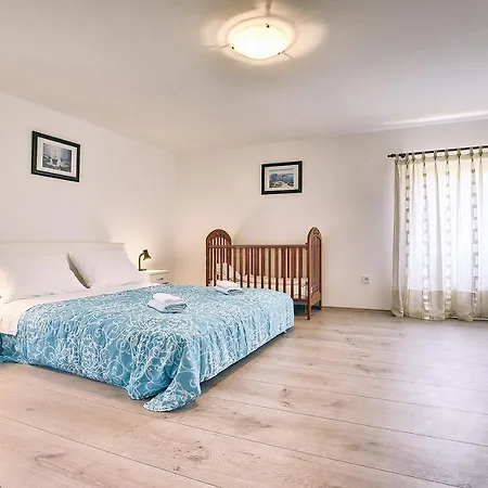 Apartment Mit Grossem Garten Und Grillbereich *