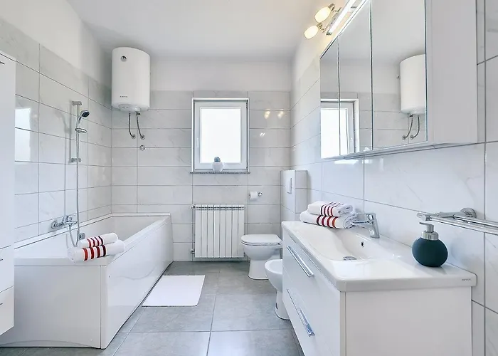 Apartment Mit Grossem Garten Und Grillbereich