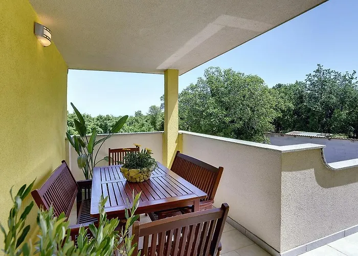 Mit Grossem Garten Und Grillbereich * Valtura