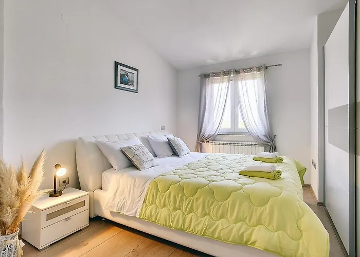 Apartment Mit Grossem Garten Und Grillbereich Valtura