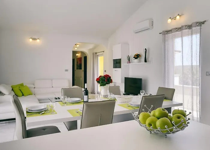 Mit Grossem Garten Und Grillbereich Valtura