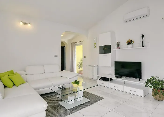 Mit Grossem Garten Und Grillbereich * Valtura